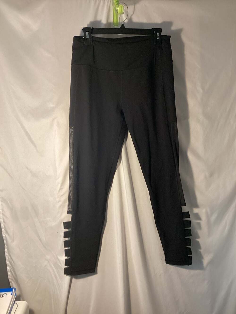 Victoria Sport Knockout Mesh Cut-Out Leggings